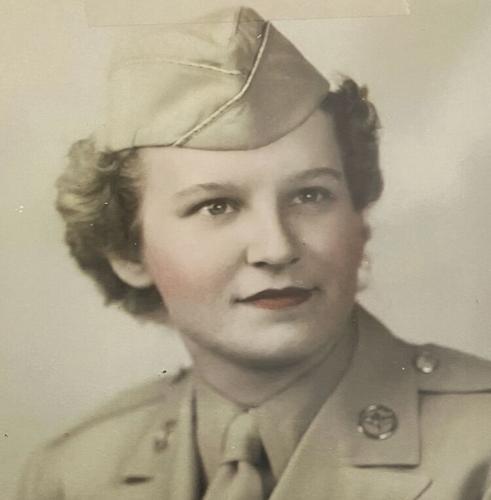 Head and shoulders photograph of Phyllis Arnold Crowley in military uniform.