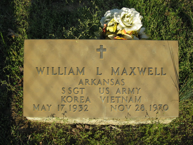 A flat, bronze plague on top of a marble grave marker reads "William L Maxwell Arkansas SSGT US Army Korea Vietnam May 17 1932 Nov 28 1970"
