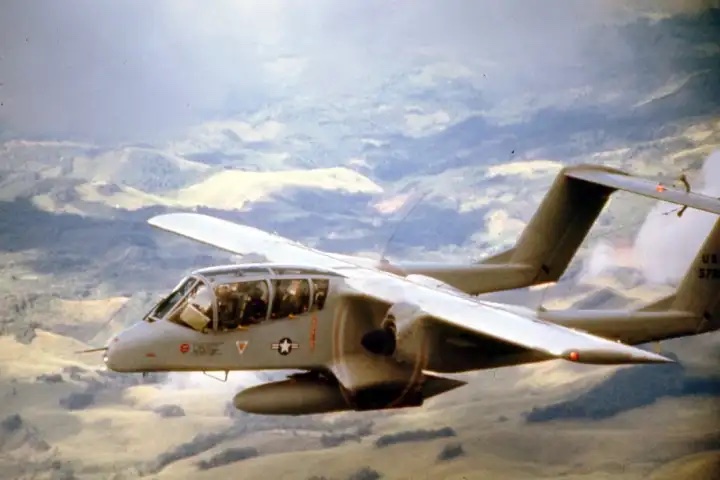 A color image of a plane in flight.